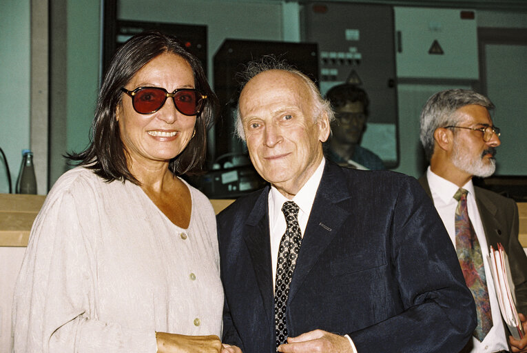 Valokuva 17: Meeting with Violonist Yehudi MENUHIN at the European Parliament  in Brussels