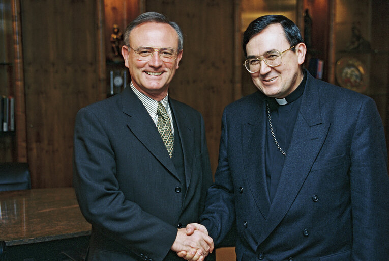 Fotografie 10: EP President meets with priester in February 1996