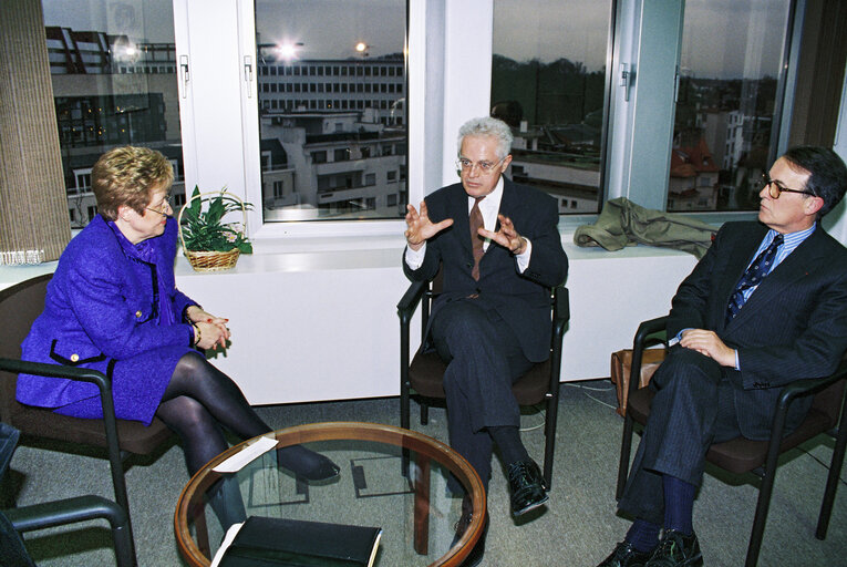 Fotagrafa 7: The Commissioner in charge of Regional Policy meets with French socialist leader Lionel JOSPIN in February 1996