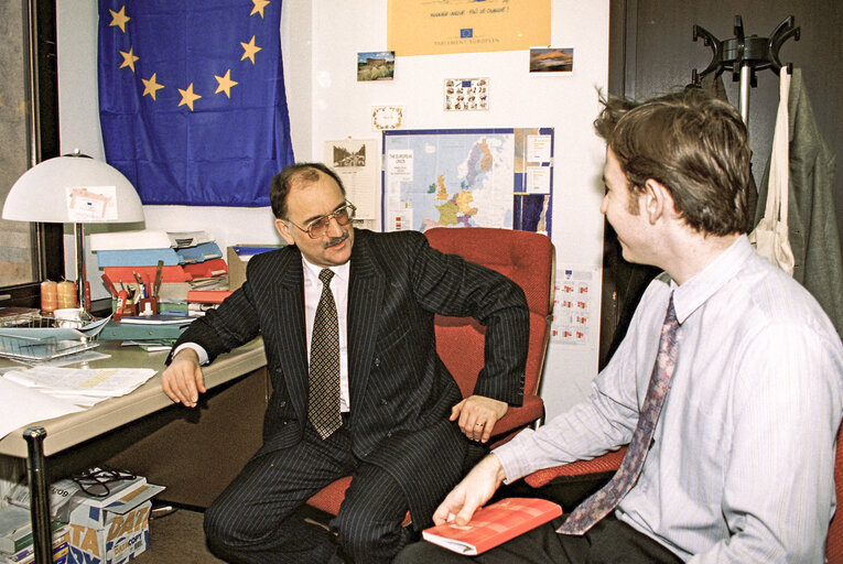 Zdjęcie 3: Portrait of MEP David John Alfred HALLAM at the European Parliament in Brussels