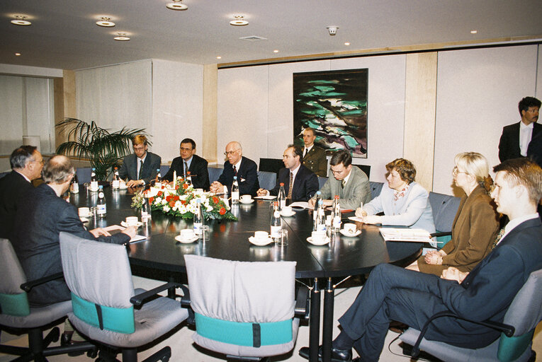 Photo 3: Klaus HANSCH EP President meets with Lennart MERI