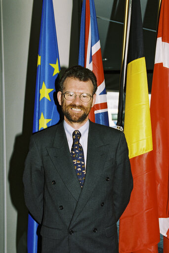 Foto 3: Portrait of MEP Tony CUNNINGHAM in Brussels