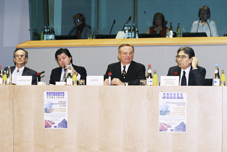 Fotografija 12: Committee on Institutional Affairs - Public hearing - 1996 Intergovernmental Conference - The European Parliament : A Sounding Board for Europe's Citizens