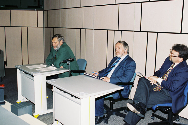 Foto 3: The Comissioner in charge of Agriculture with visitors in Strasbourg
