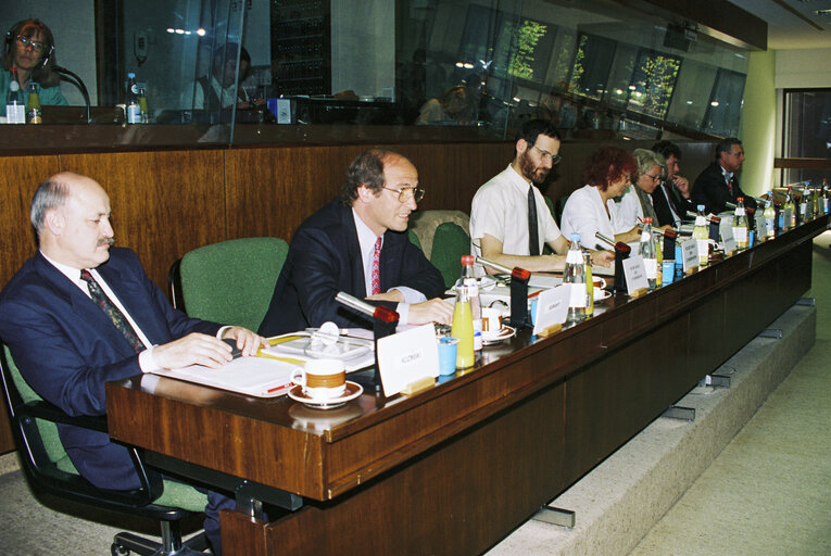 Foto 32: Meeting of the Subcommittee on Monetary Affairs