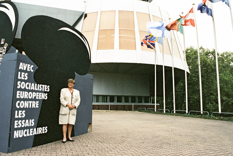 Fotografia 1: MEPs Demonstration against Nuclear Tests