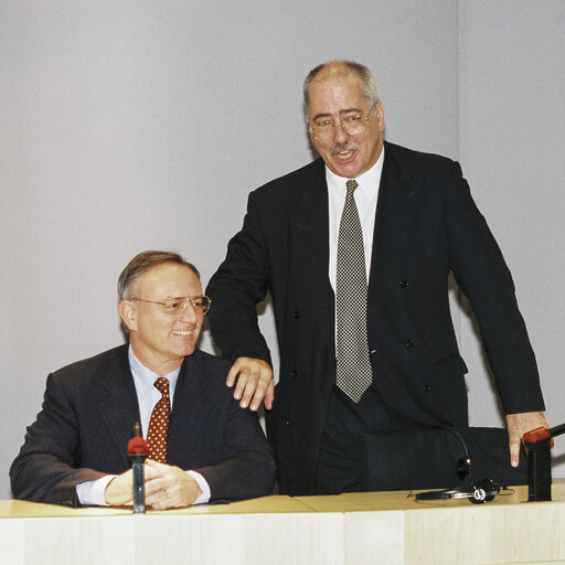 Fotografie 1: EP President - Klaus HANSCH and MEP Lyndon H.A. HARRISON meet with guests
