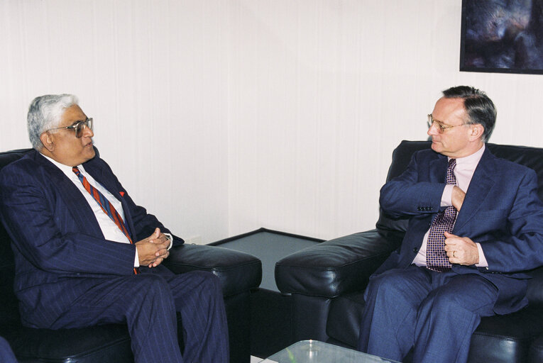 Fotografija 5: EP President meets with a visitor in Brussels