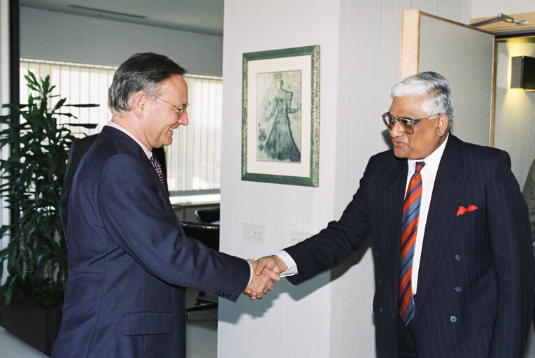 Fotografija 6: EP President meets with a visitor in Brussels