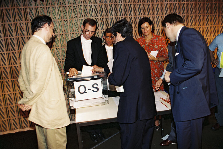 Foto 16: Election of European Ombudsman