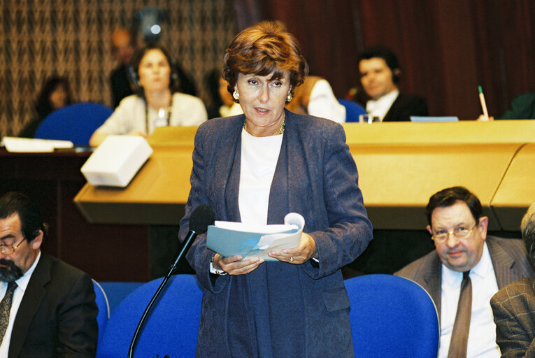 Fotografija 3: Plenary session in Strasbourg - Statement by the Commisioner in charge of Research, Science and Technology