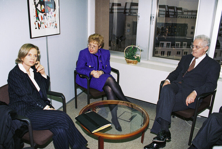 Fotagrafa 8: The Commissioner in charge of Regional Policy meets with French socialist leader Lionel JOSPIN in February 1996