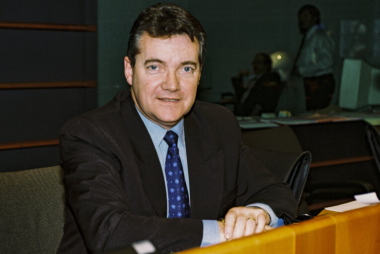 Valokuva 2: Portrait of MEP Erich FARTHOFER at the European Parliament in Brussels