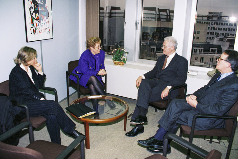 Fotagrafa 9: The Commissioner in charge of Regional Policy meets with French socialist leader Lionel JOSPIN in February 1996