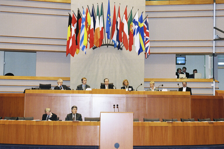 Foto 3: EP Vice-President presides over a plenary session in Brussels