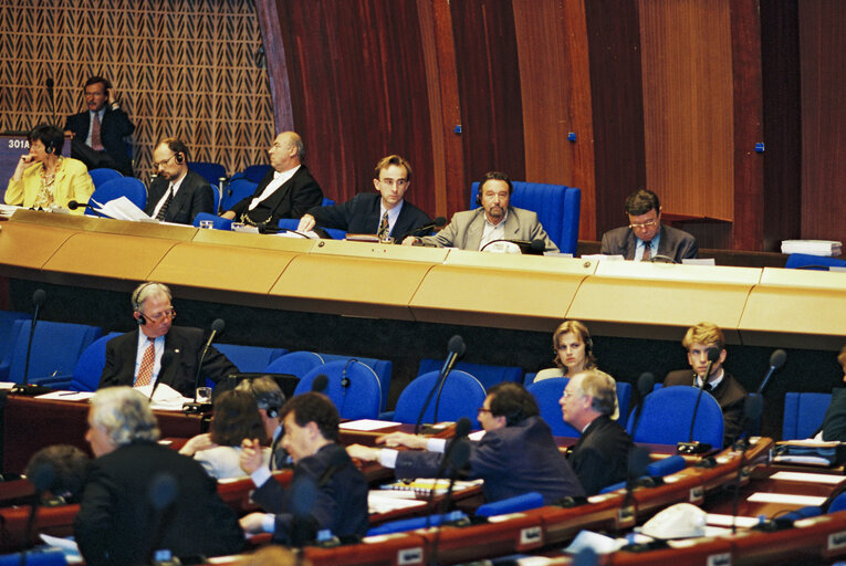 Foto 3: EP Vice-President Antoni GUTIERREZ DIAZ presides over a plenary session in Strasbourg