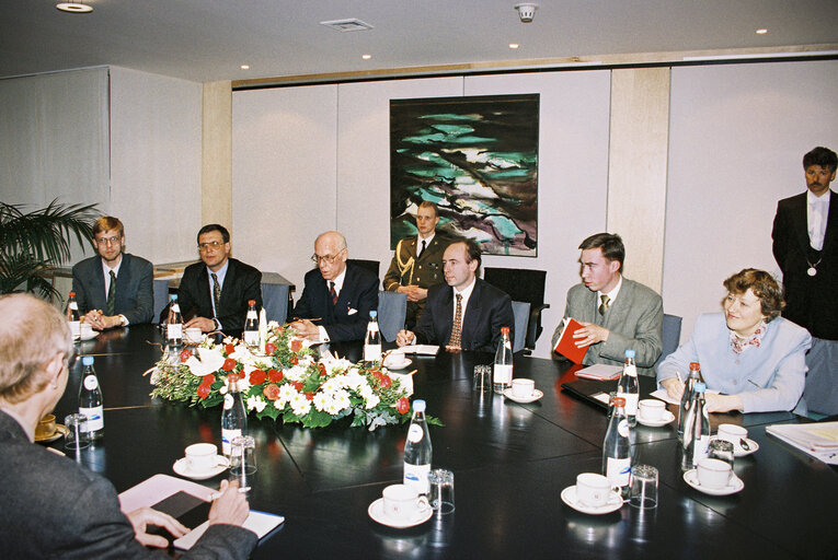 Foto 5: Klaus HANSCH EP President meets with Lennart MERI