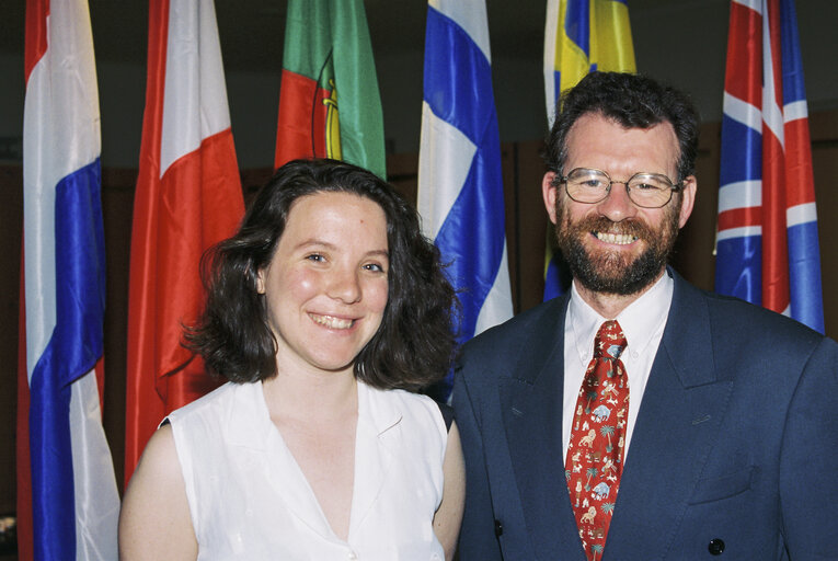 Снимка 2: MEP Tony A. CUNNINGHAM with a guest in Brussels