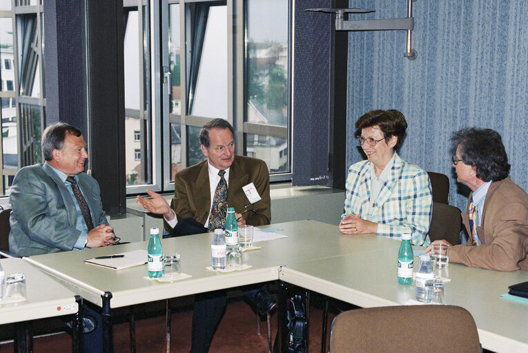 Foto 4: MEP Maren GUNTHER with German guests