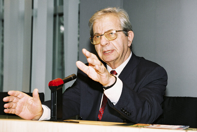 Foto 3: Meeting at the European Parliament in Brussels