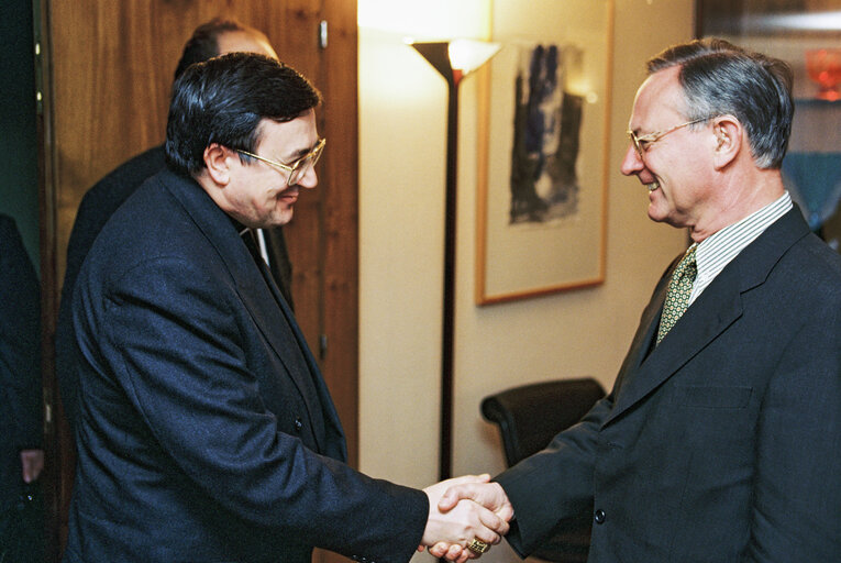 Fotografie 8: EP President meets with priester in February 1996