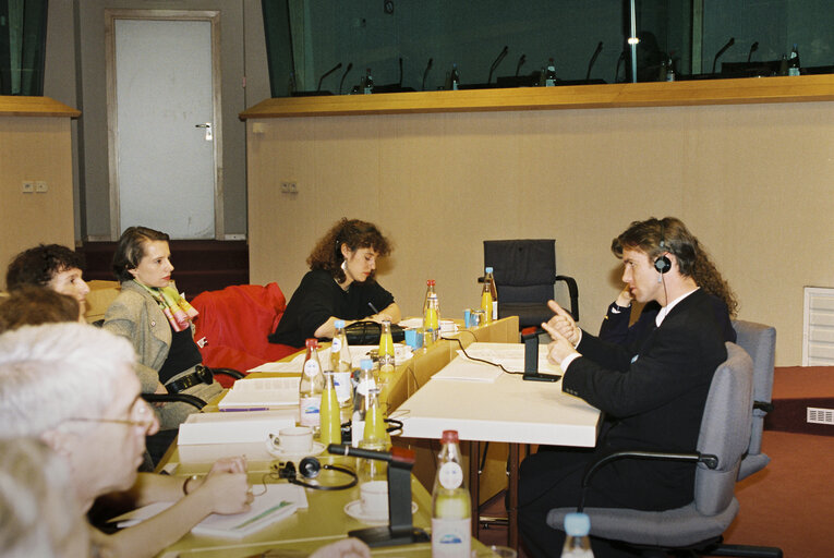 Fotografi 3: Meeting on the situation of disabled people