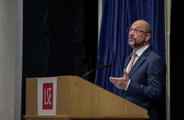 Photo 12: Martin SCHULZ - EP President's visit to the United Kingdom. Speech at LSE, Clement House.