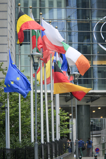 Fotó 4: The Eu and German flags at half-mast  at the European Parliament headquarters in Brussels following the attack in Munich, Germany.