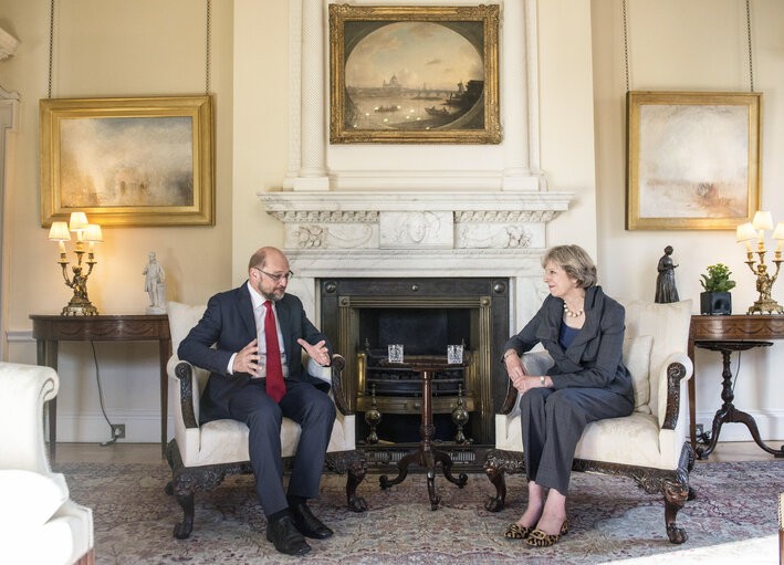 Photo 10: President of the European Parliament, Martin SCHULZ, meets with British Prime Minister, Theresa MAY, at number 10 Downing Street on September 22, 2016