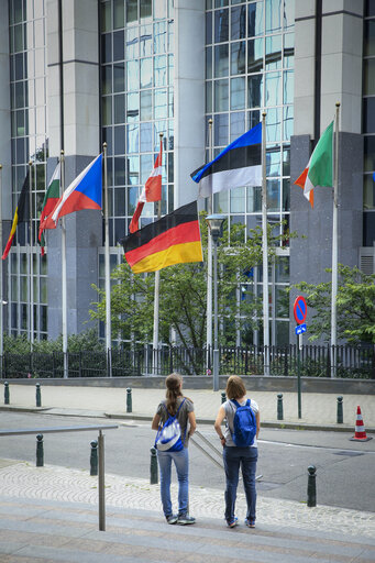 Fotó 1: The Eu and German flags at half-mast  at the European Parliament headquarters in Brussels following the attack in Munich, Germany.