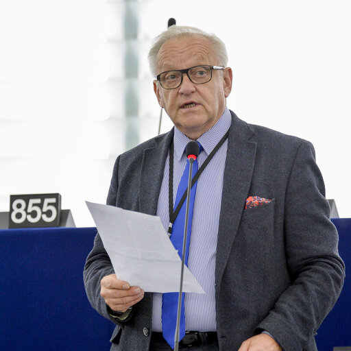 Photo 4: Boleslaw PIECHA in plenary session week 27 2016 in Strasbourg