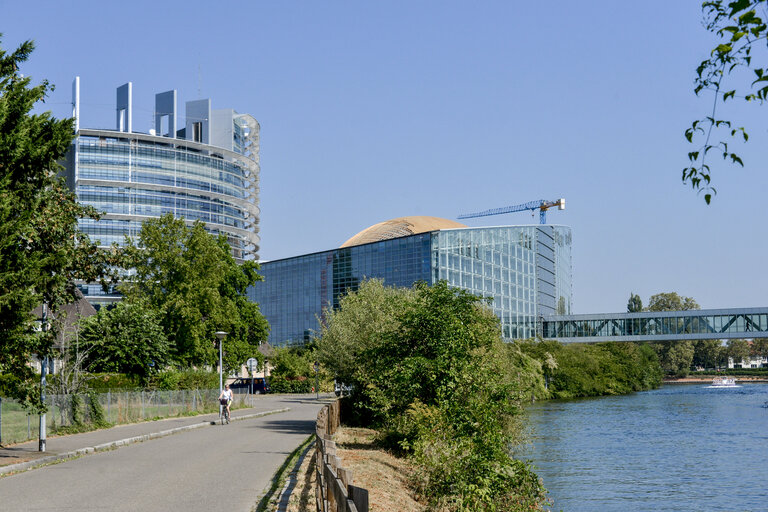 Rehabilitaition of the roof of EP building in Strasbourg from the dock of Ill river