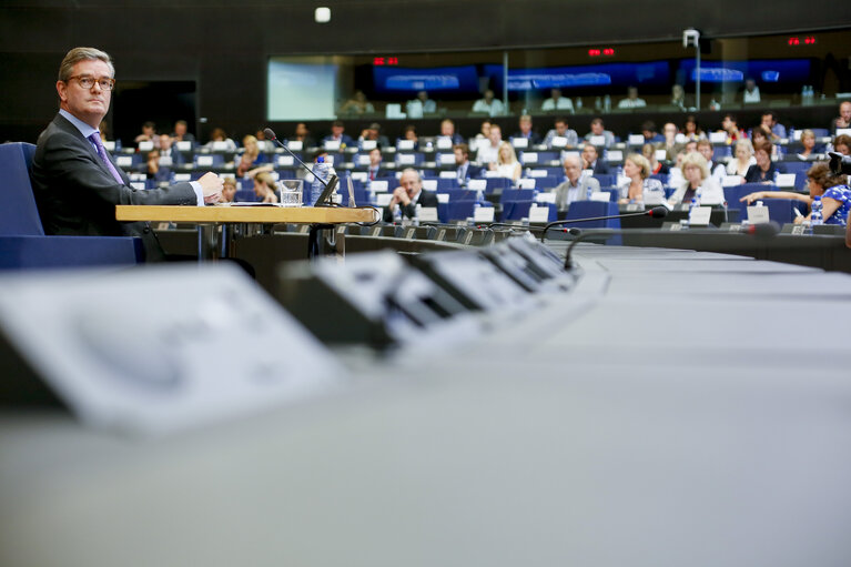 Φωτογραφία 16: Hearing of Commissioner designated for the Security Union - EP Committee on Civil Liberties, Justice and Home Affairs   photo des arriv?©es ?† l'ext?©rieur de la salle