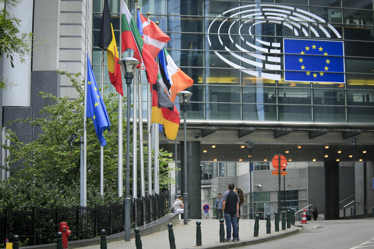 Fotó 3: The Eu and German flags at half-mast  at the European Parliament headquarters in Brussels following the attack in Munich, Germany.