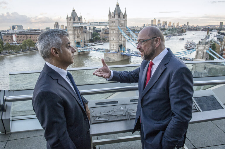 Fotogrāfija 6: President of the European Parliament, Martin SCHULZ, meets with Mayor of London, Sadiq KHAN, at City Hall on September 22, 2016.