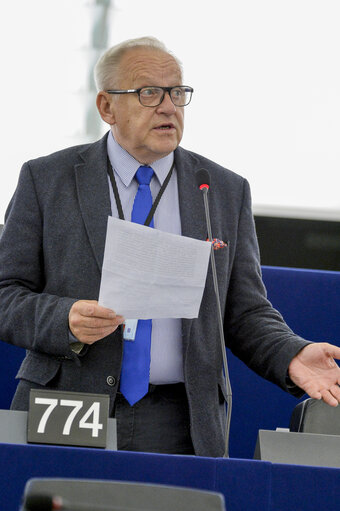 Photo 5: Boleslaw PIECHA in plenary session week 27 2016 in Strasbourg