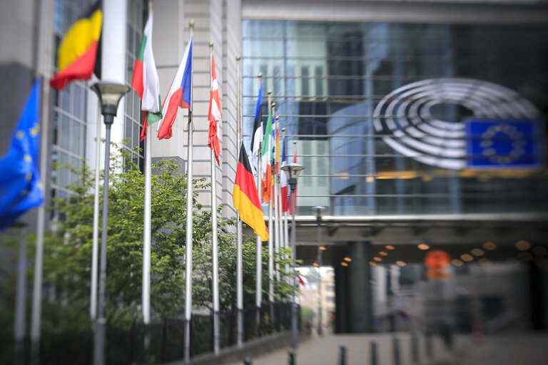 Fotó 6: The Eu and German flags at half-mast  at the European Parliament headquarters in Brussels following the attack in Munich, Germany.