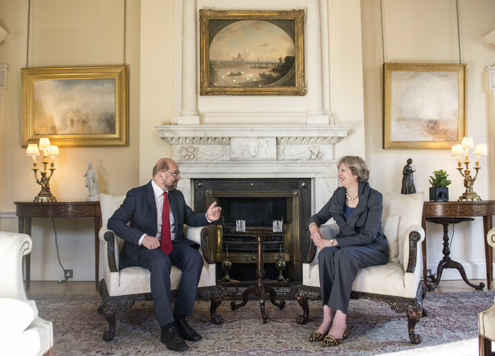 Photo 12: President of the European Parliament, Martin SCHULZ, meets with British Prime Minister, Theresa MAY, at number 10 Downing Street on September 22, 2016