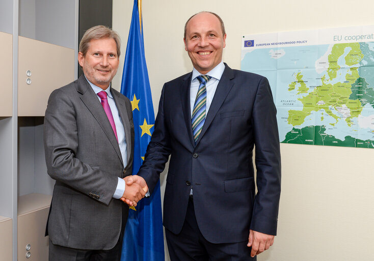 Снимка 4: CommissionerJohannes HAHN meets with Andriy PARUBIY, Chairman of the Verkhovna Rada of Ukraine