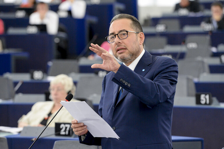 Fotografija 11: Plenary session week 37 2016 in Strasbourg  - Recent developments in Poland and their impact on fundamental rights as laid down in the Charter of Fundamental Rights of the European Union Council and Commission statements.