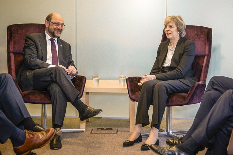 Fotografia 2: Martin SCHULZ - EP President meets with British Prime Minister Theresa MAY