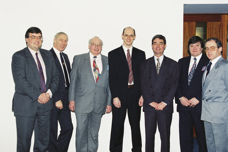 Foto 5: British socialist MEPs with guests in Brussels