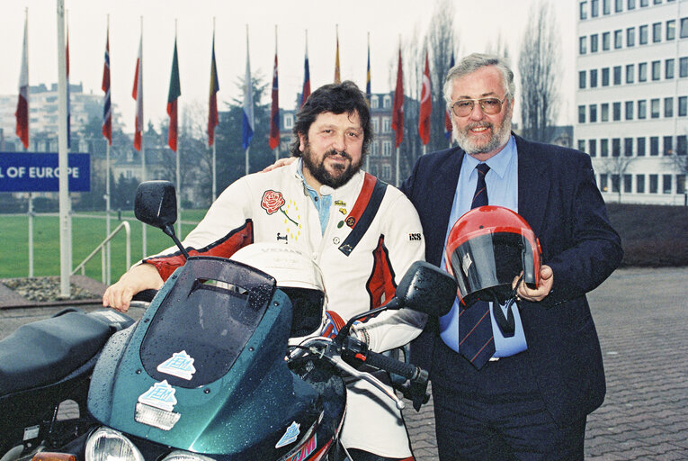 Valokuva 6: Motorbike demonstration in Strasbourg following the vote against the limitation of motorcycles power