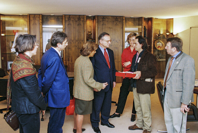 Valokuva 3: EP President meets with MEP Alexander LANGER and guests