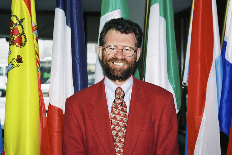 Fotografija 5: Portrait of MEP Tony A. CUNNINGHAM in Brussels