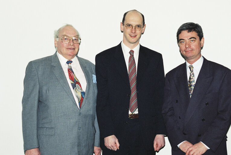 Foto 6: British socialist MEPs with guests in Brussels