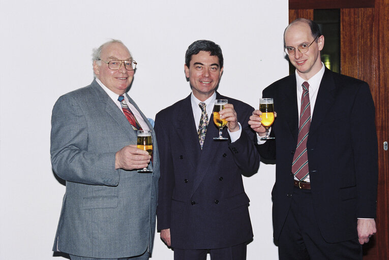 Foto 7: British socialist MEPs with guests in Brussels