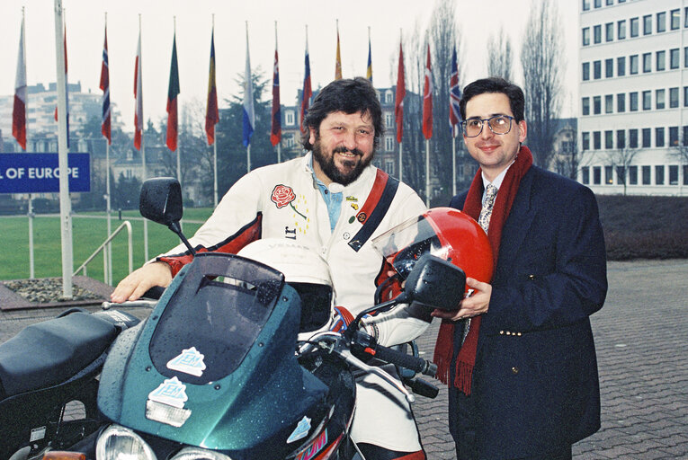 Valokuva 9: Motorbike demonstration in Strasbourg following the vote against the limitation of motorcycles power