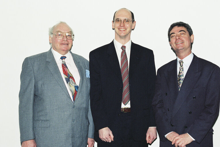 Foto 8: British socialist MEPs with guests in Brussels