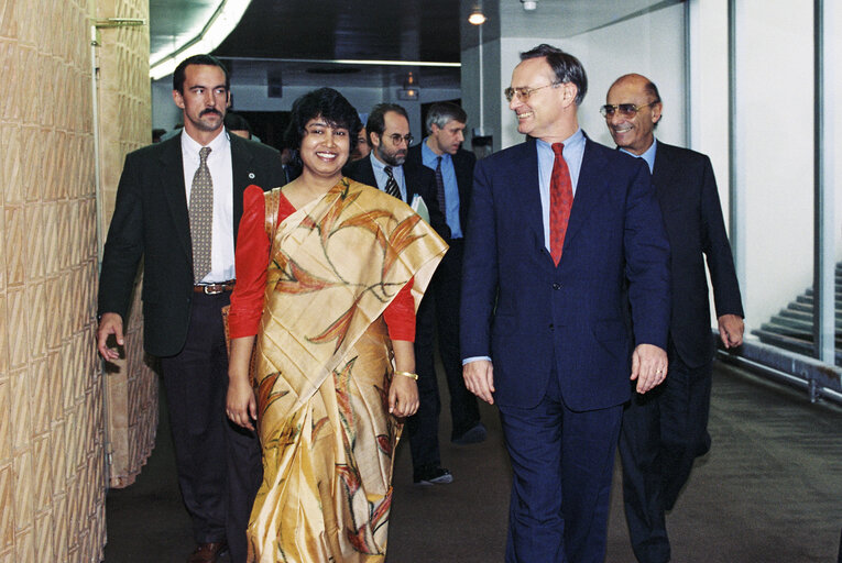 Photo 2 : Klaus HANSCH EP President meets with Taslima NASREEN, Sakharov Prize 1994